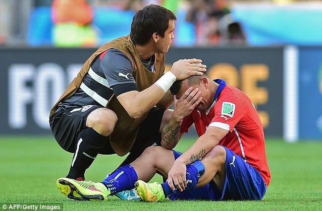 'Sieu nhan' cua Chile khoc nuc no sau tran thua Brazil hinh anh