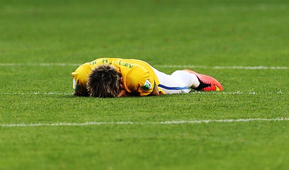 Phut giay dinh menh day cam xuc cua dan sao Brazil va Chile hinh anh