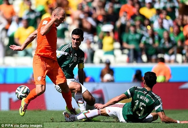 Robben an va trong tran gap Mexico hinh anh