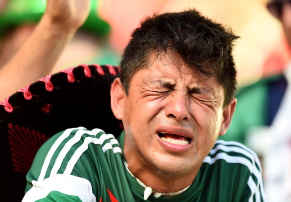 CDV Mexico khoc ngat khi doi nha mat ve tu ket World Cup hinh anh