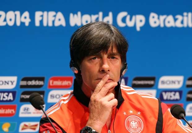 HLV Joachim Loew lo trong tai xu phat nhe tay voi Brazil hinh anh