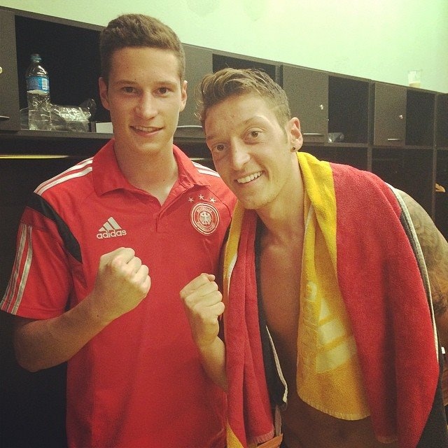 Mesut Ozil phát biểu cảm nghĩ sau chiến thắng đậm của Đức trước Brasil: Một trận đấu không thể tin được. Thật tự hào khi là một phần của đội tuyển này! 