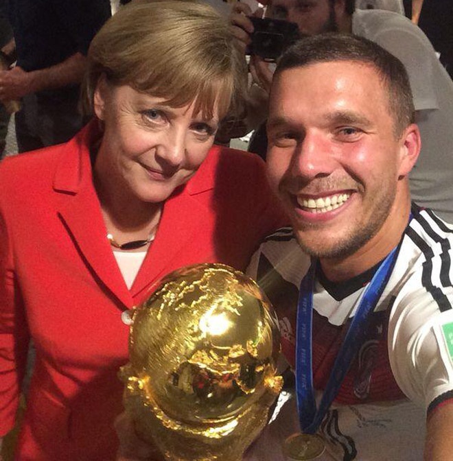 Nhung nhan vat noi tieng chuc mung Duc doat cup vang hinh anh