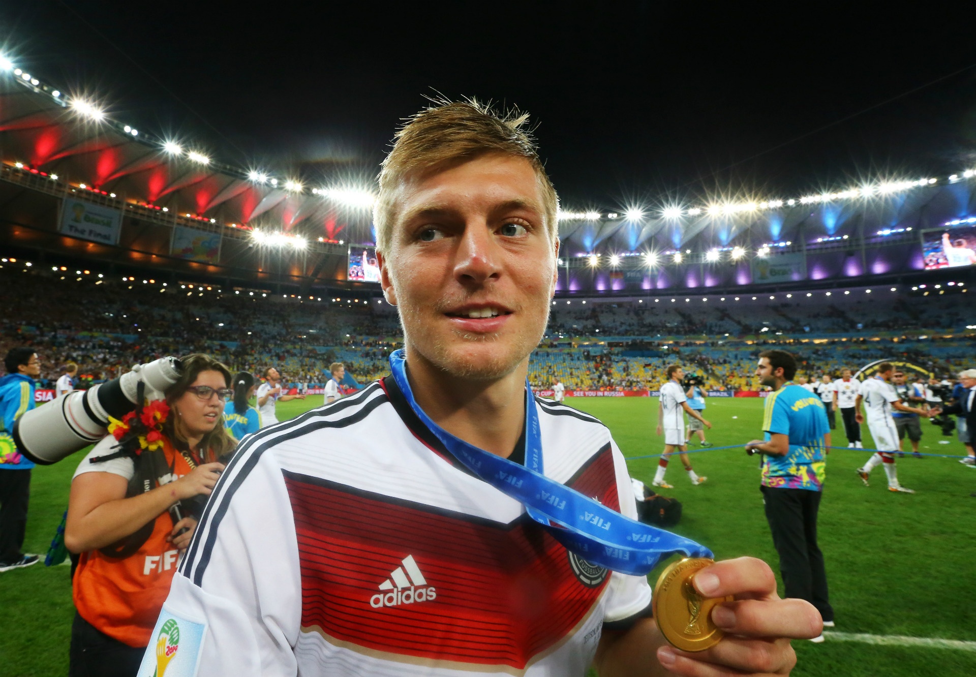 Bayern xac nhan Toni Kroos ra di o mua he 2014 hinh anh