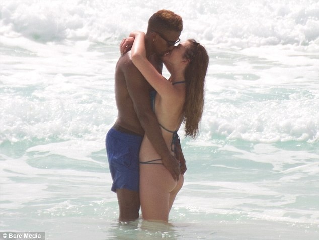 WAGs cua sao bong da nao hot nhat he 2014? hinh anh