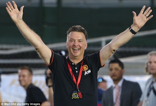 Van Gaal phan khich khi Rooney ghi ban tu cham phat goc hinh anh