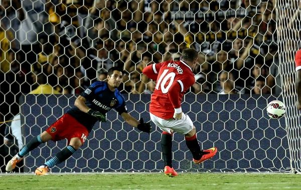 M.U 7-0 LA Galaxy: Van Gaal ra mat bang tran mua ban thang hinh anh