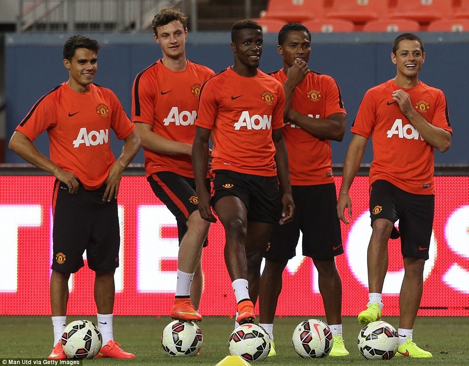 Rooney va dong doi phan khich truoc tran gap AS Roma hinh anh