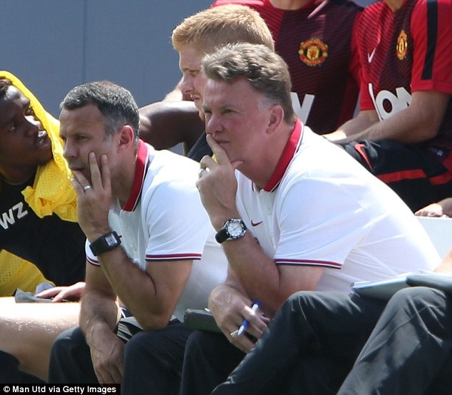 Van Gaal khong vui du M.U thang tran thu 2 lien tiep hinh anh