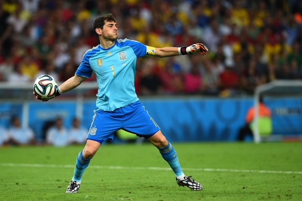 Real dam bao tuong lai cho Casillas, day Lopez khoi Bernabeu hinh anh