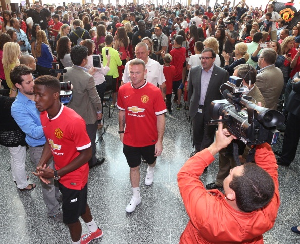 M.U hao hung khi giao luu voi fan o My hinh anh