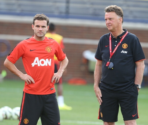 HLV Van Gaal quyet giup M.U danh bai Liverpool hinh anh