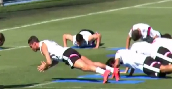 Bai tap hit dat an tuong cua Ronaldo hinh anh