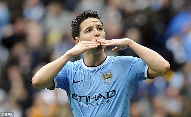 Samir Nasri goi CDV Arsenal la nhung ke ngu ngoc hinh anh