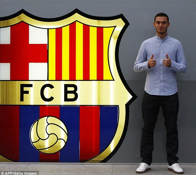 Barca ky hop dong 5 nam voi Vermaelen hinh anh
