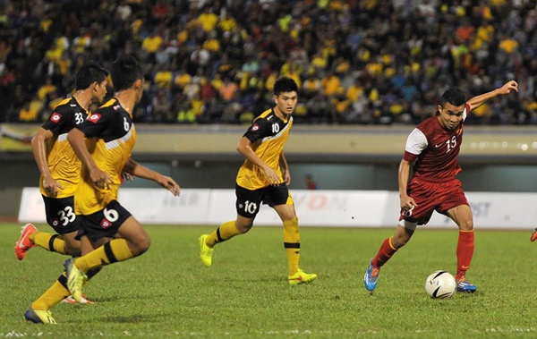 U19 Viet Nam 2-2 U21 Brunei: Danh roi chien thang hinh anh