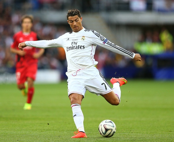 Ancelotti xac nhan Ronaldo ra san o dai chien thanh Madrid hinh anh