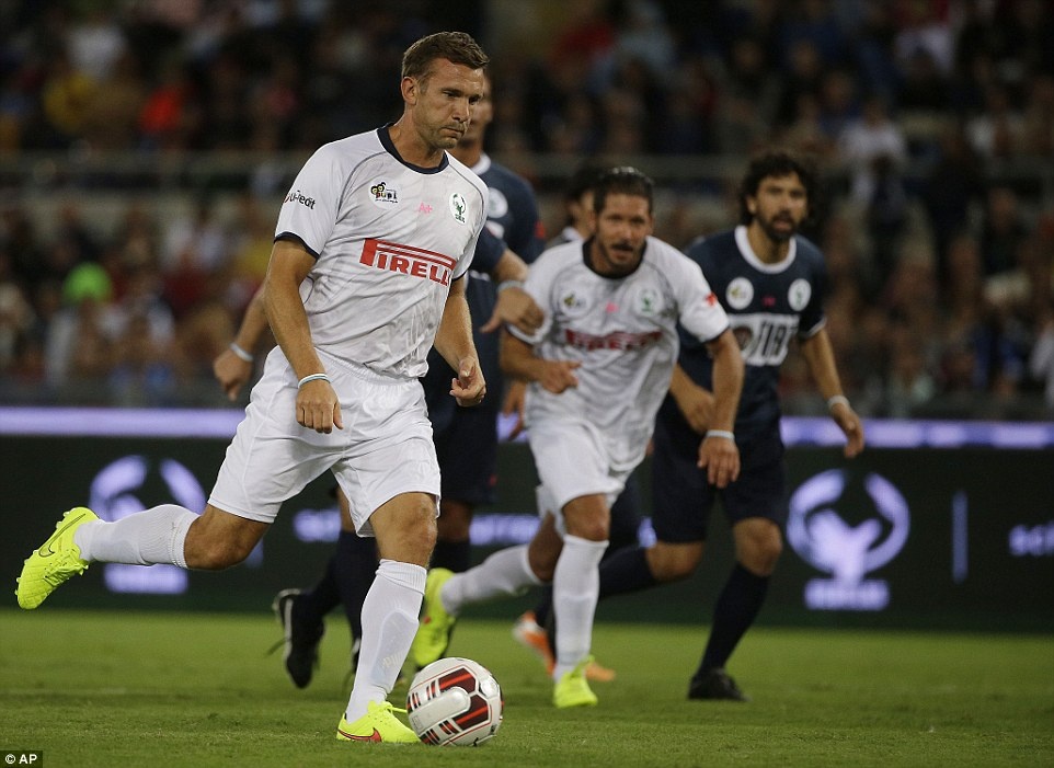 Cựu tiền đạo Milan và Chelsea - Shevchenko - đối đầu Maradona, Baggio.