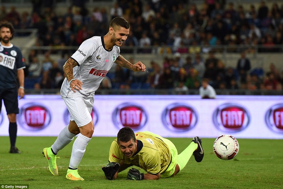 Tiền đạo đang khoác áo Inter Milan - Icardi - ghi một hat-trick trận này.