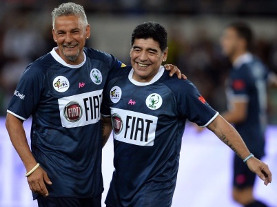 Maradona kien tao cho 'duoi ngua than thanh' Baggio ghi ban hinh anh