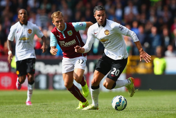 Van Persie tu choi phau thuat, gui loi thach dau Falcao hinh anh