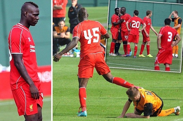 Balotelli lai gay roi trong mau ao Liverpool hinh anh