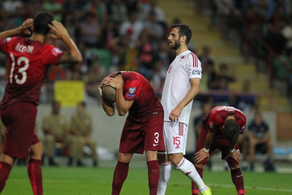 Ronaldo vang mat, Bo Dao Nha thua dau o vong loai EURO 2016 hinh anh