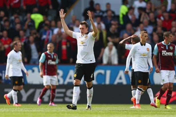 Phil Jones: ‘M.U se thanh cong voi so do 3-5-2 cua Van Gaal’ hinh anh