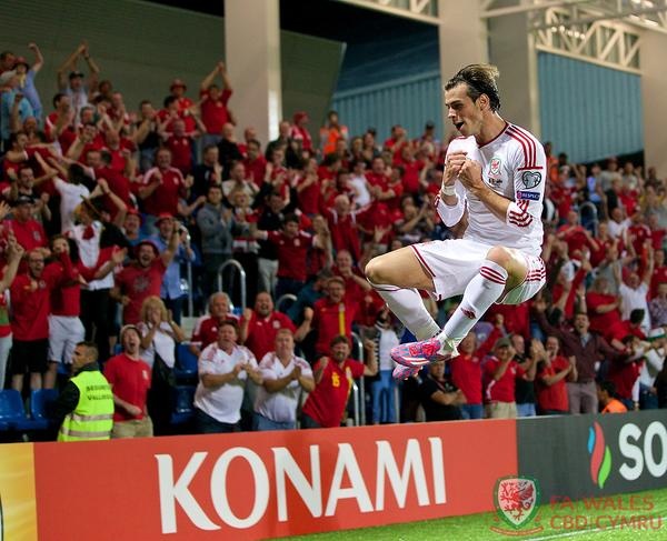 Gareth Bale an mung nhu Ronaldo sau khi lap sieu pham hinh anh