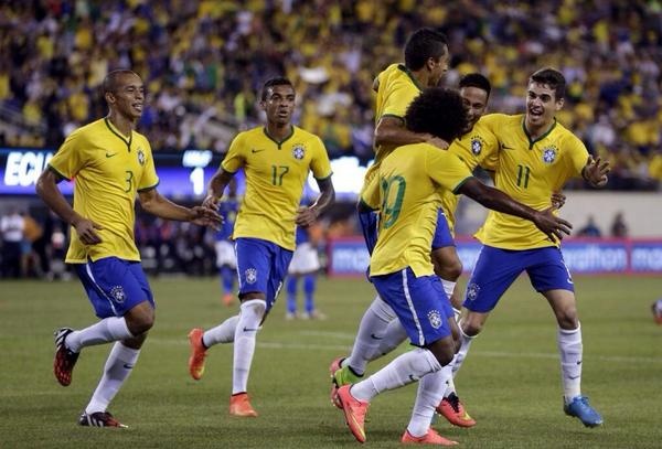 Neymar thieu may man trong tran Brazil danh bai Ecuador hinh anh