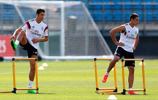 Chicharito phan khich tap luyen cung Ronaldo hinh anh