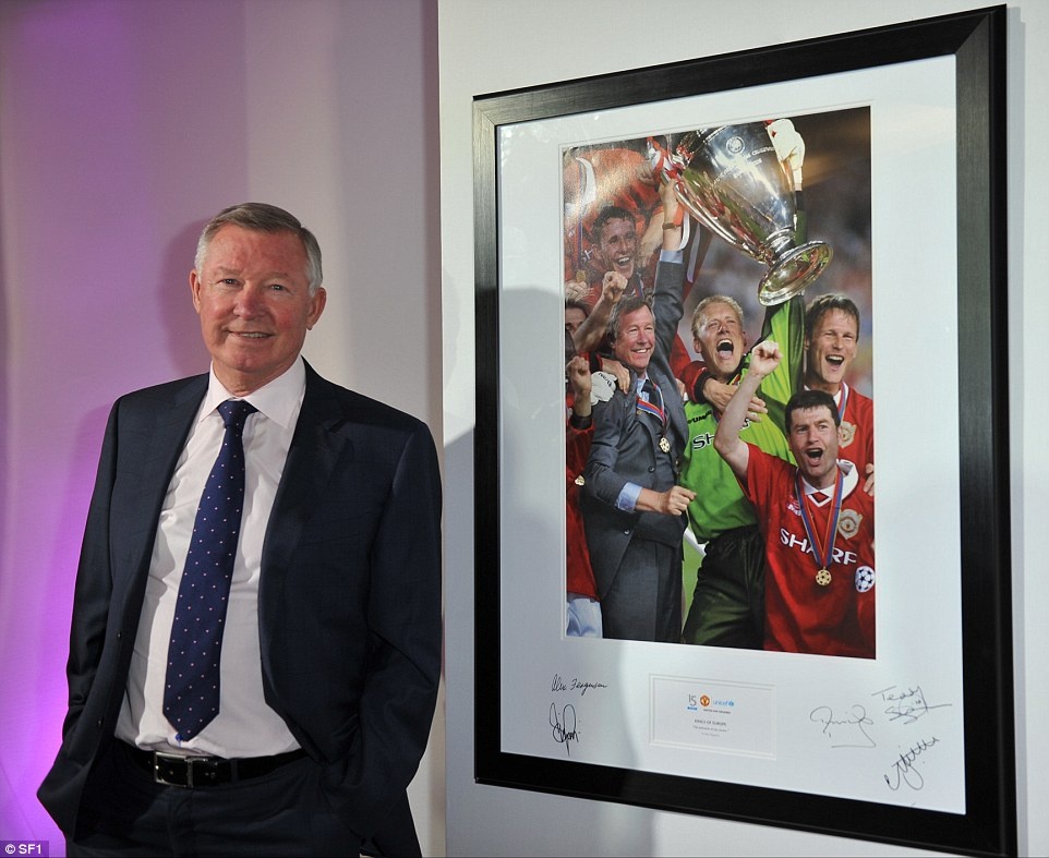 Sir Alex ban dau gia anh de ung ho tre em Viet Nam hinh anh