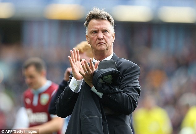 HLV Van Gaal buoc phai dua M.U tro lai top 3 hinh anh