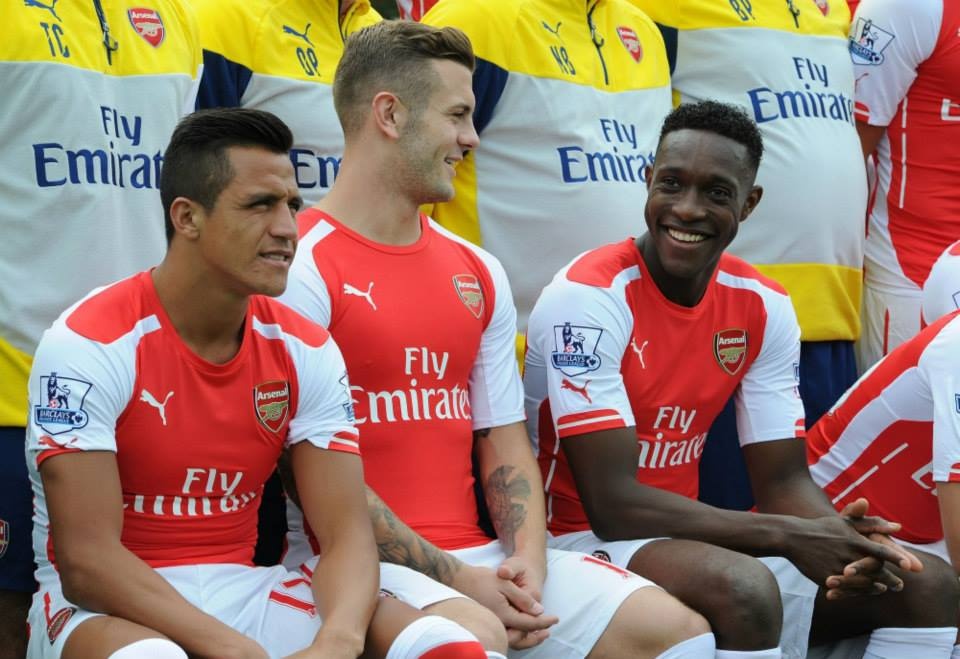 Welbeck hanh phuc khi lan dau khoac ao Arsenal tap luyen hinh anh