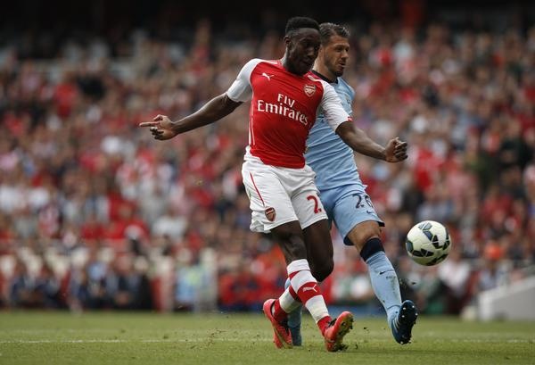 Demichelis ghi ban cho Man City hinh anh