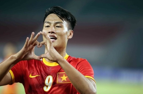 Hong Quan nang ty so len 2-0 cho Olympic Viet Nam hinh anh