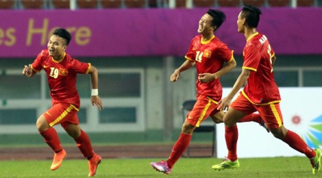 Olympic Viet Nam 4-1 Iran: Dia chan tren dat Han hinh anh