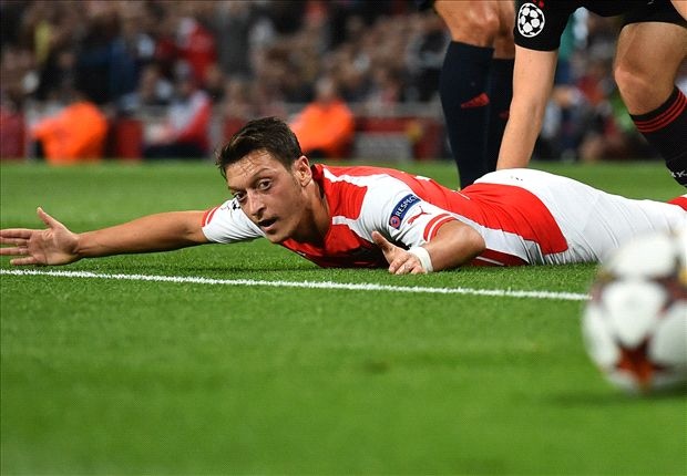 Diem tin 18/9: Mesut Oezil sai lam khi gia nhap Arsenal hinh anh