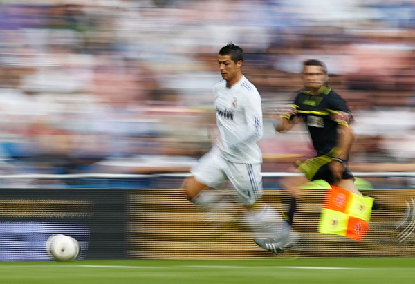 Ronaldo va Robben dung ngoai 10 cau thu nhanh nhat FIFA 15 hinh anh
