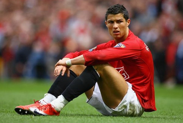 Fan M.U keu goi Ronaldo tro ve Old Trafford hinh anh