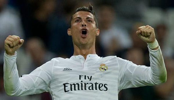 Diem tin: M.U se thuyet phuc Ronaldo giam luong hinh anh