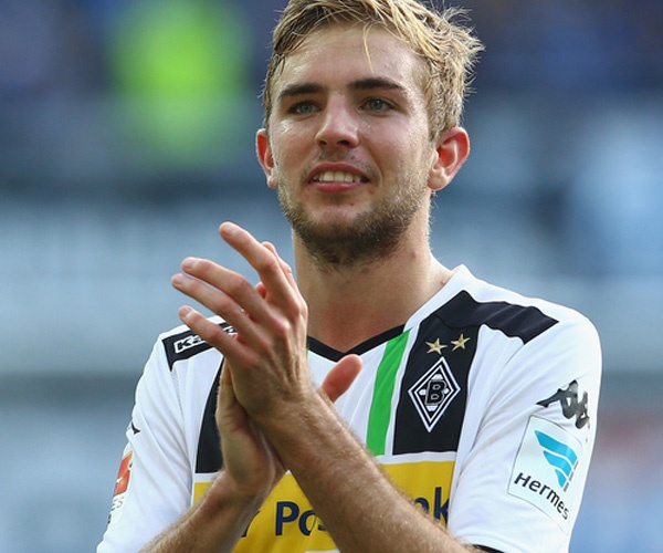 Cau thu tu thu nhan voi trong tai nga do truot chan hinh anh