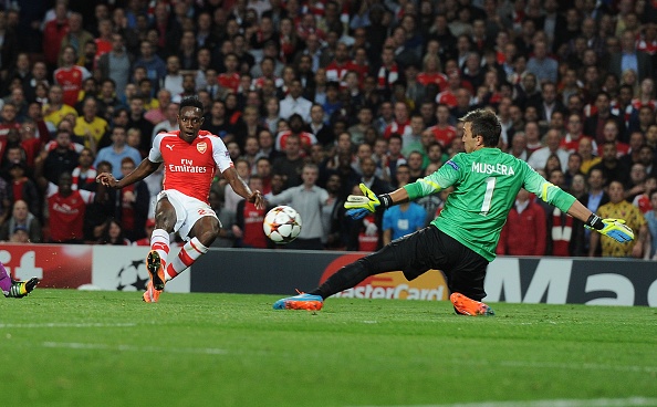 Welbeck hoan tat cu hat-trick hinh anh
