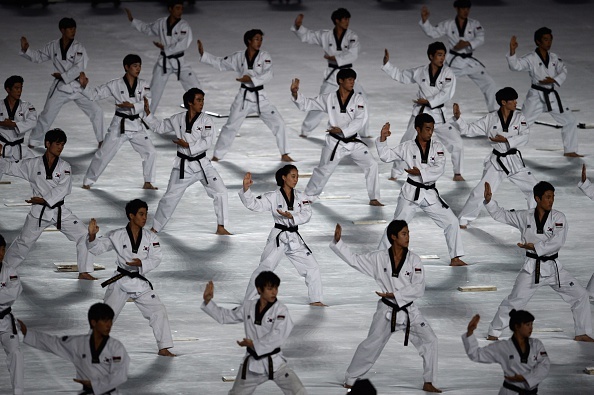 Man bieu dien taekwondo hoanh trang o le be mac ASIAD 17 hinh anh