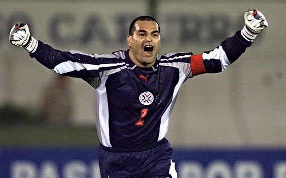 Thu mon Luis Chilavert sut phat ghi ban hinh anh