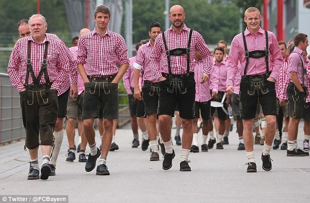 Dan sao Bayern hao hung tham du le hoi bia Oktoberfest hinh anh
