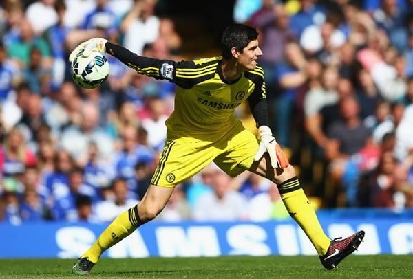 Chelsea tho phao vu chan thuong cua Courtois hinh anh