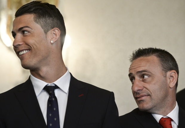 Ronaldo phu nhan chuyen khien HLV Bento mat viec hinh anh