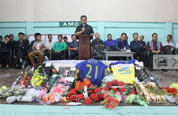 Cau thu tu vong vi loi an mung ban thang hinh anh