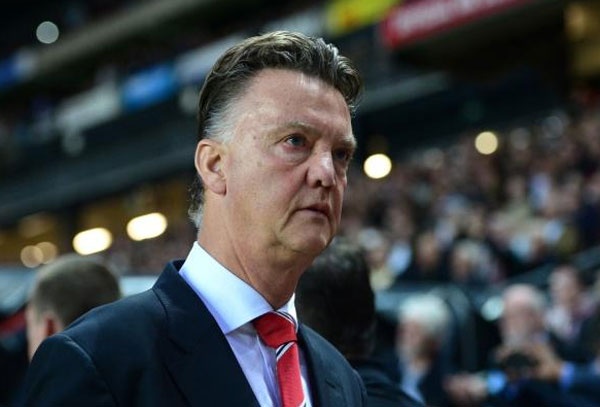 HLV Van Gaal tuyen bo cho M.U choi tan cong khi gap Chelsea hinh anh